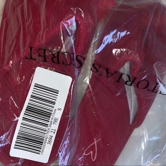 Victoria’s Secret Pom Pom Slippers - Picture 7 of 7